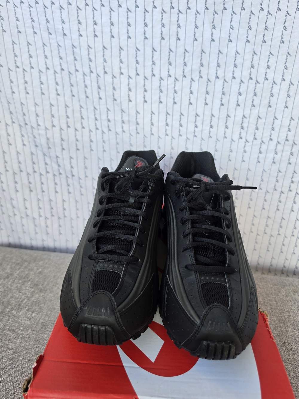 Nike Men’s Black Low-Profile Sneakers